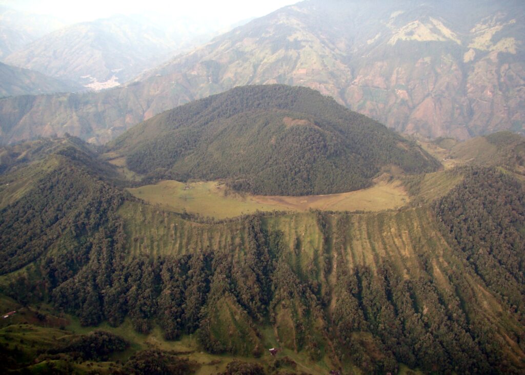 «El volcán Machín está activo, pero no hará una pronta erupción inminente»: Servicio Geológico Colombiano «El volcán Machín está activo, pero no hará una pronta erupción inminente»: Servicio Geológico Colombiano