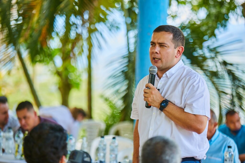 “Hay que ganarle la pelea a los sectarismos y gestionar sin distingos políticos”: senador Miguel Barreto