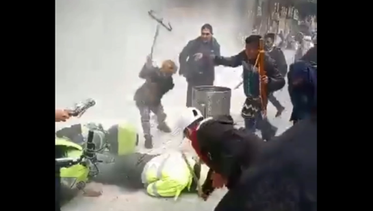 Manifestación de indígenas en Bogotá se convirtió en enfrentamiento con el Esmad Manifestación de indígenas en Bogotá se convirtió en enfrentamiento con el Esmad