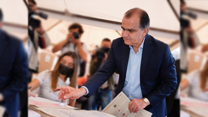 Óscar Iván Zuluaga renunció a su candidatura presidencial y se une a Federico Gutiérrez Óscar Iván Zuluaga renunció a su candidatura presidencial y se une a Federico Gutiérrez