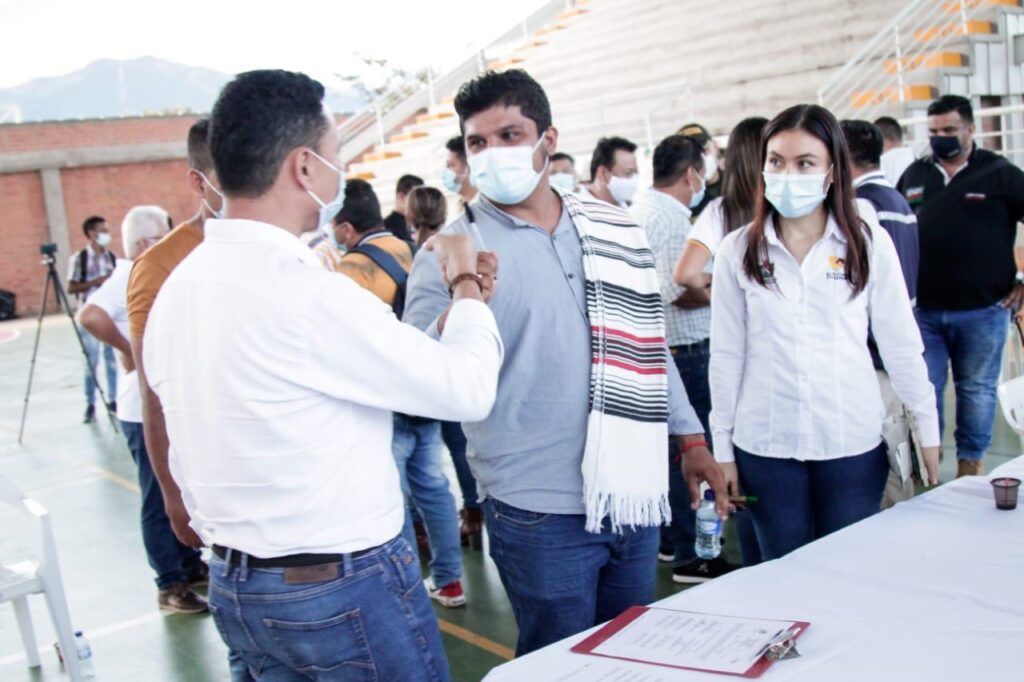 Gobernación y gremio de transportadores acuerdan levantar bloqueo en el sur del Tolima Gobernación y gremio de transportadores acuerdan levantar bloqueo en el sur del Tolima