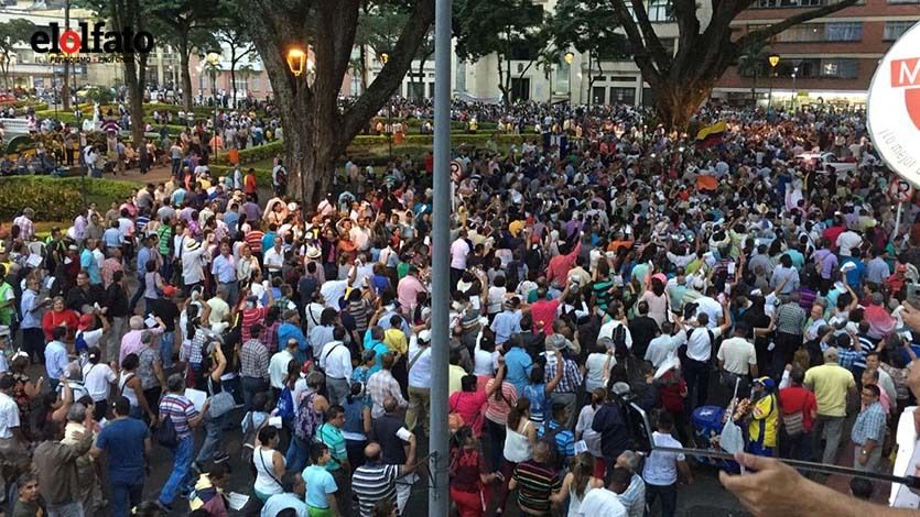 Con «cacerolazo» ibaguereños rechazaron desmesurado cobro del predial Con «cacerolazo» ibaguereños rechazaron desmesurado cobro del predial