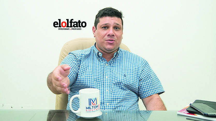 Milton Restrepo admite su descontento con la encuesta para escoger candidato del CD a la Gobernación y dice que puede derrotar a Carlos E. Osorio Milton Restrepo admite su descontento con la encuesta para escoger candidato del CD a la Gobernación y dice que puede derrotar a Carlos E. Osorio