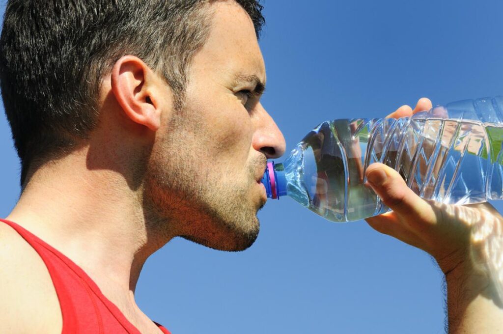 La importancia de la hidratación para el funcionamiento del cuerpo La importancia de la hidratación para el funcionamiento del cuerpo