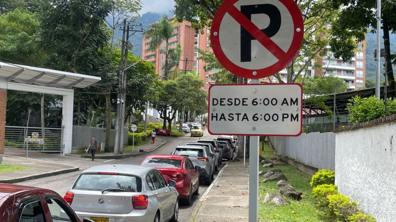 Denuncian caos vehicular frente al colegio San Bonifacio en horas pico Denuncian caos vehicular frente al colegio San Bonifacio en horas pico