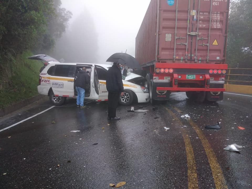 Grave accidente deja cinco personas heridas en límites de Tolima y Caldas