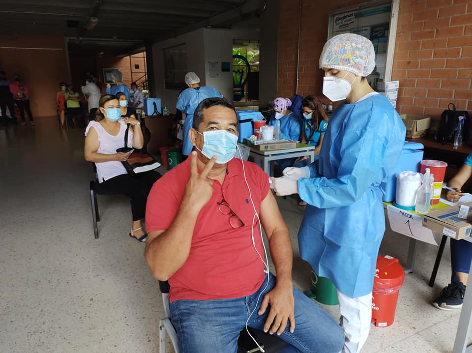 Más de 3.000 personas se han vacunado contra el COVID-19 en la U. Cooperativa de Ibagué Más de 3.000 personas se han vacunado contra el COVID-19 en la U. Cooperativa de Ibagué