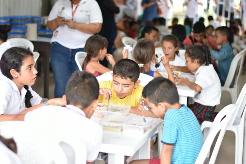 Denuncian que $7.000 millones para contrato de comedores comunitarios beneficiaría a menos personas