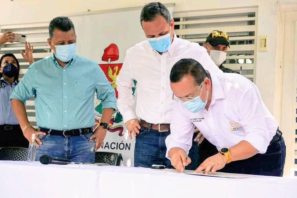 Firmaron escrituras del predio en el que funcionará la nueva sede de la UT en Mariquita Firmaron escrituras del predio en el que funcionará la nueva sede de la UT en Mariquita