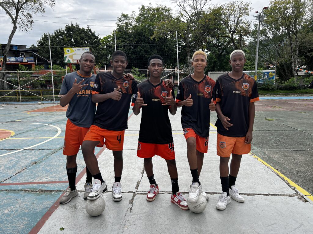 Ibaguereño arrebata de la violencia a jóvenes de Tumaco Ibaguereño arrebata de la violencia a jóvenes de Tumaco