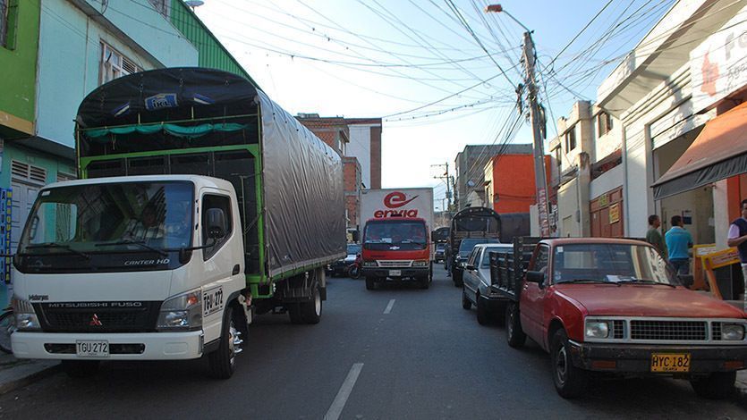 Carrera Sexta, nuevamente se volvió parqueadero público Carrera Sexta, nuevamente se volvió parqueadero público
