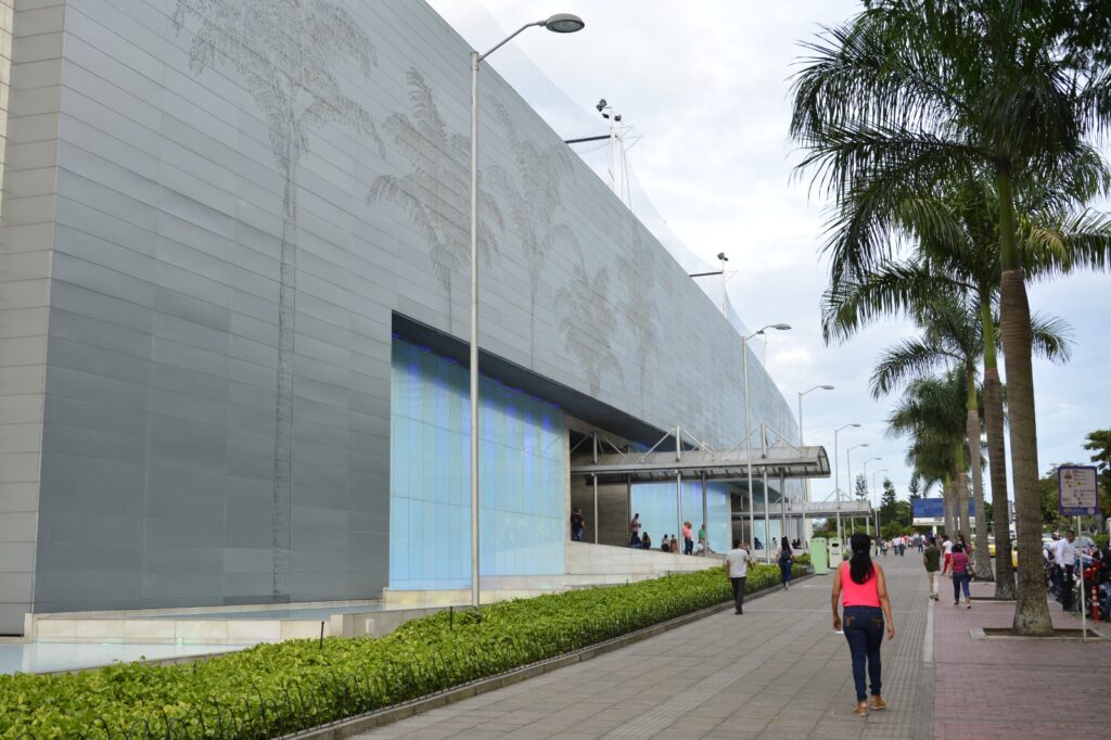 Hombre fue asesinado de un disparo a la salida de un centro comercial de Ibagué Hombre fue asesinado de un disparo a la salida de un centro comercial de Ibagué