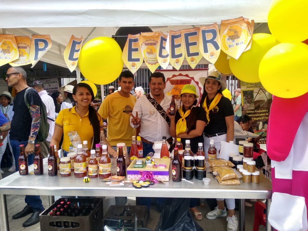 Asociación de apicultores en Chaparral apuesta a un cambio social y ambiental en la región Asociación de apicultores en Chaparral apuesta a un cambio social y ambiental en la región