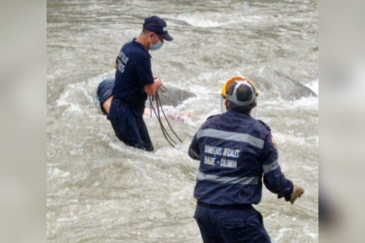 Hallan cadáver de un hombre en el Río Combeima Hallan cadáver de un hombre en el Río Combeima