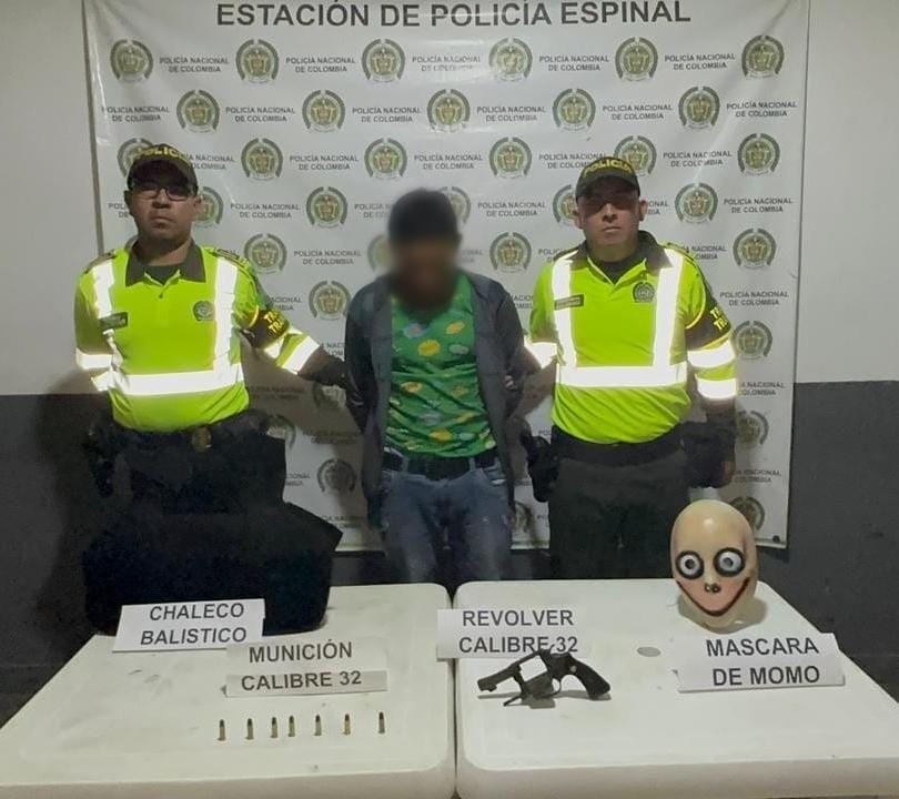 Cayó sujeto que con máscara y chaleco antibalas intentaba hurtar un carro en El Espinal Cayó sujeto que con máscara y chaleco antibalas intentaba hurtar un carro en El Espinal