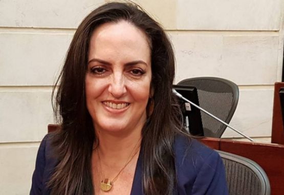 Senadora Cabal ayudará a policía que «no se dejó matar a machete” en Herveo Senadora Cabal ayudará a policía que «no se dejó matar a machete” en Herveo