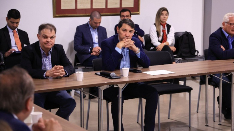 Hurtado dice que Copa Airlines podría ofrecer vuelos entre Ibagué y Panamá Hurtado dice que Copa Airlines podría ofrecer vuelos entre Ibagué y Panamá