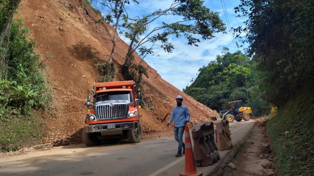 Si viaja a Medellín, tenga en cuenta estos cierres viales por derrumbes en la vía