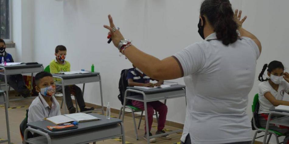 Prepárense docentes: se acerca su turno para ser vacunado contra el COVID-19 en Ibagué Prepárense docentes: se acerca su turno para ser vacunado contra el COVID-19 en Ibagué