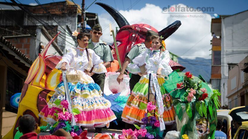 Prepárese para el desfile de San Juan, por la avenida Ferrocarril Prepárese para el desfile de San Juan, por la avenida Ferrocarril