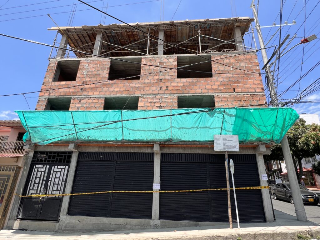 Sellan construcción que violaba permisos urbanísticos en Ibagué