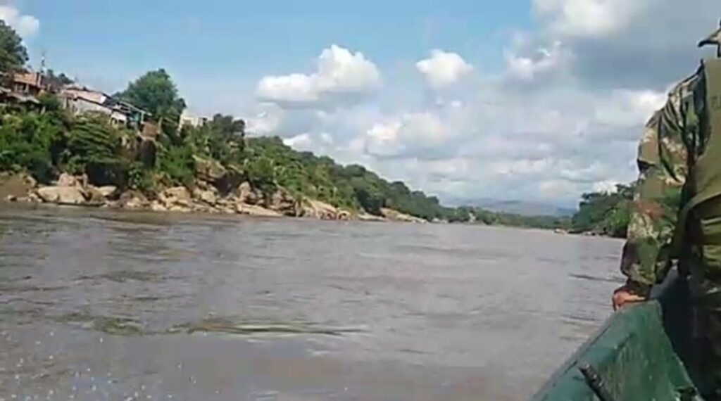 Una avioneta cayó al río Magdalena entre Flandes y Girardot por presuntas fallas mecánicas Una avioneta cayó al río Magdalena entre Flandes y Girardot por presuntas fallas mecánicas