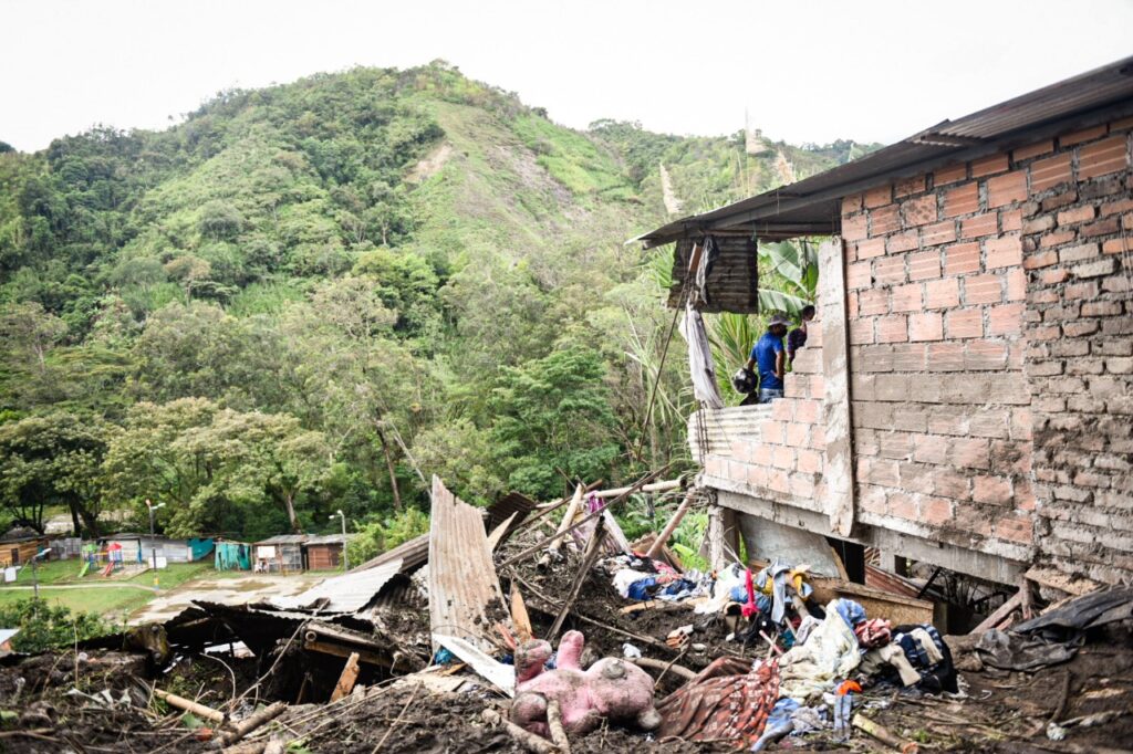 Unidad Nacional de Gestión del Riesgo y la Alcaldía de Ibagué firman convenio para dar viviendas a familias del barrio Baltazar Unidad Nacional de Gestión del Riesgo y la Alcaldía de Ibagué firman convenio para dar viviendas a familias del barrio Baltazar