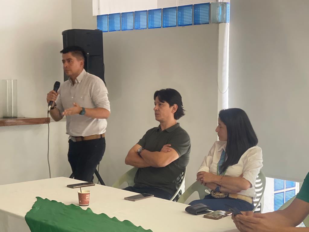 “Linda Perdomo debería renunciar e irse al partido de Barreto”: Ariel Ávila