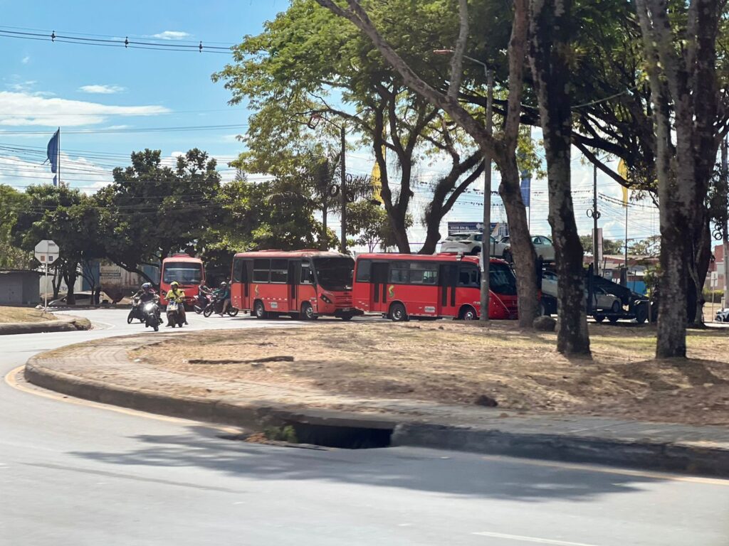 Nuevas vías con problemas de movilidad en el cuarto día del paro transportador de Ibagué