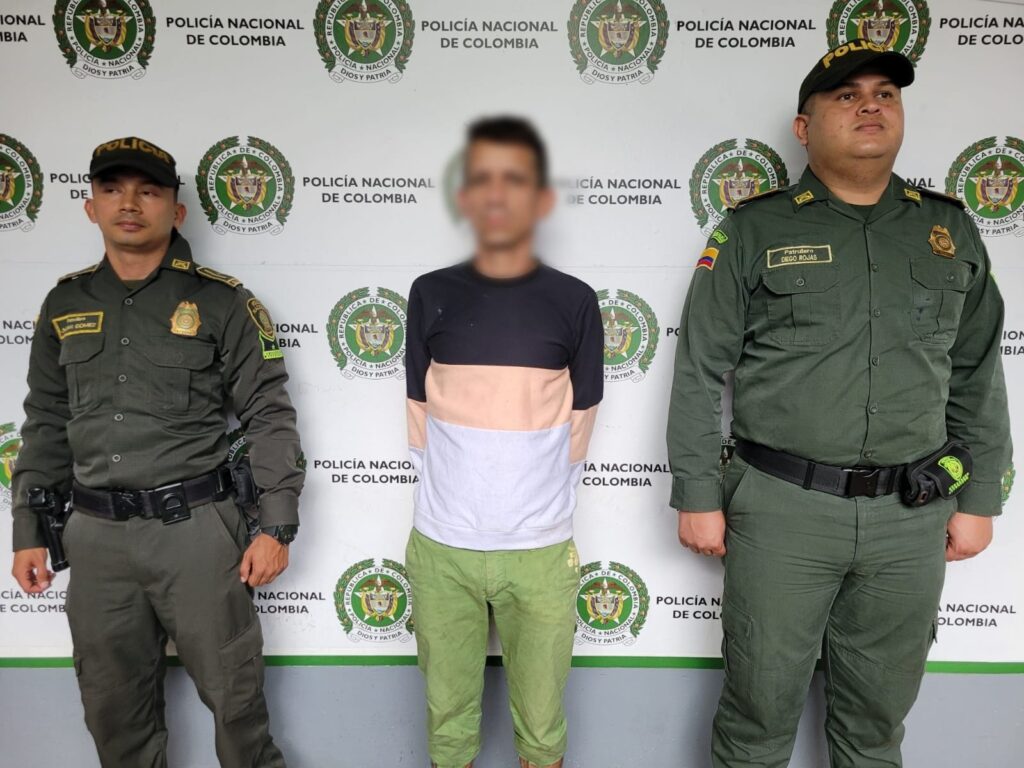 Atrapan a sujeto acusado de entrar a la fuerza a un local y hurtar mercancía avaluada en $4 millones Atrapan a sujeto acusado de entrar a la fuerza a un local y hurtar mercancía avaluada en $4 millones