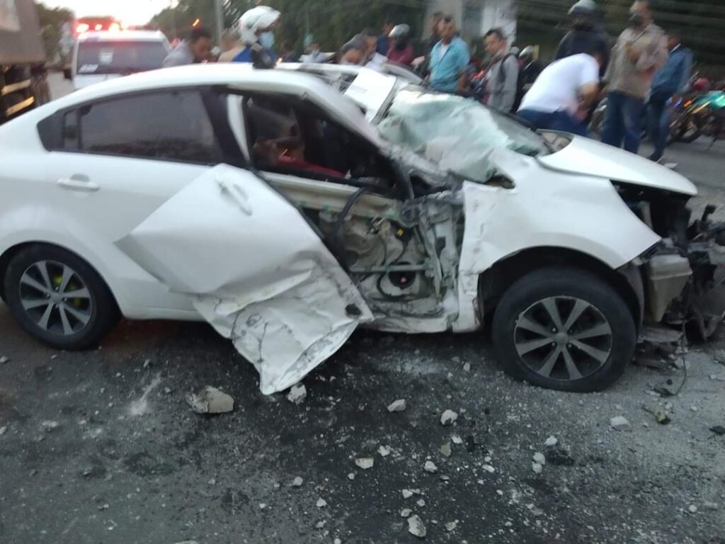 Conductor sufrió aparatoso accidente en la vía que conduce a Picaleña Conductor sufrió aparatoso accidente en la vía que conduce a Picaleña