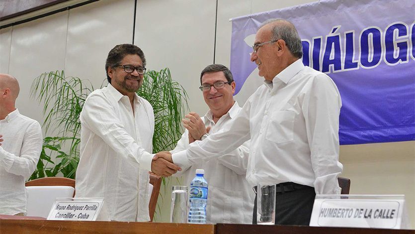 Después de 52 años de conflicto armado, Gobierno y Farc logran un acuerdo de paz Después de 52 años de conflicto armado, Gobierno y Farc logran un acuerdo de paz