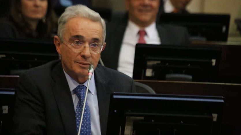 Álvaro Uribe aseguró que su bancada presentará proyecto para subir el salario mínimo Álvaro Uribe aseguró que su bancada presentará proyecto para subir el salario mínimo