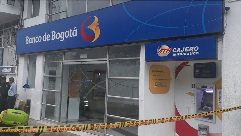 Delincuentes asaltaron otra sede del Banco Bogotá Delincuentes asaltaron otra sede del Banco Bogotá