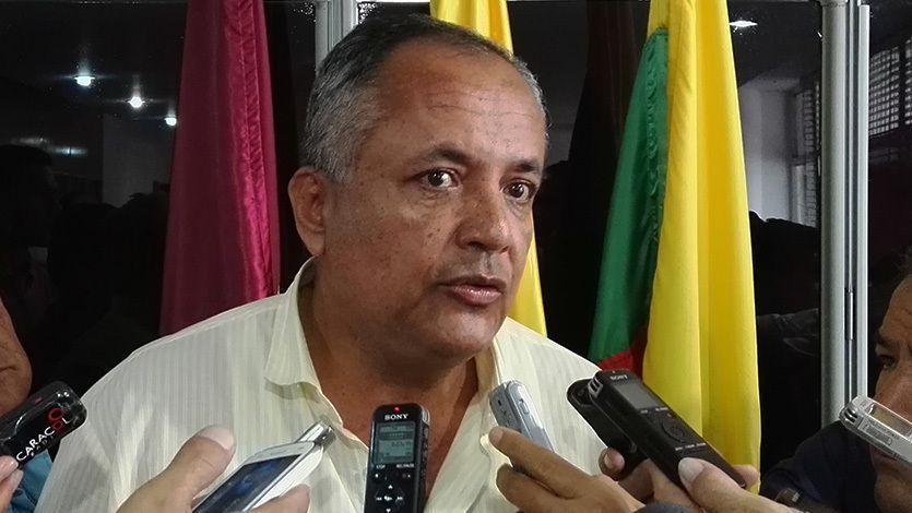 Barreto lanza primer ‘mini-salvavidas’ a la Universidad del Tolima Barreto lanza primer ‘mini-salvavidas’ a la Universidad del Tolima