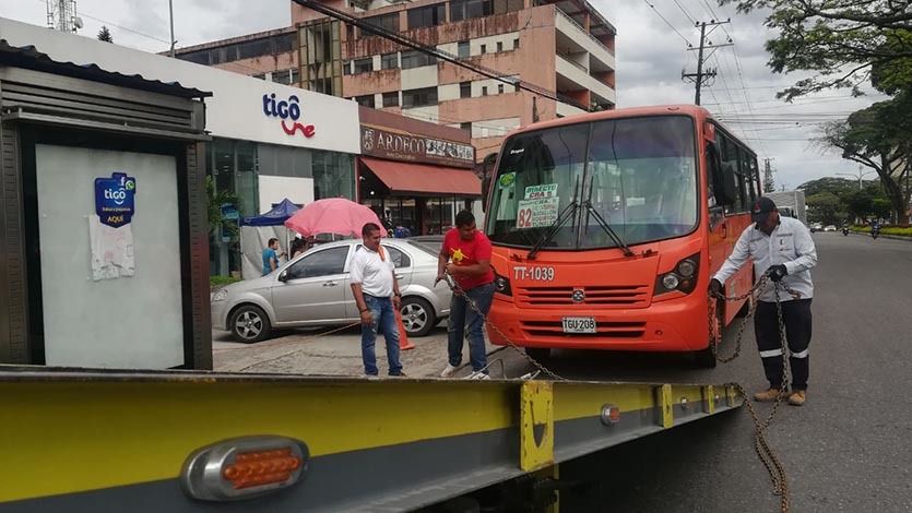 Siete busetas fueron inmovilizadas en Ibagué por altos niveles de contaminación Siete busetas fueron inmovilizadas en Ibagué por altos niveles de contaminación