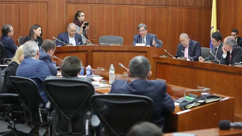 Minhacienda ratifica desembolso de $100 mil millones para los cafeteros Minhacienda ratifica desembolso de $100 mil millones para los cafeteros