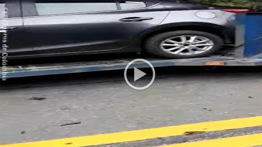 Imprudencia de conductor en la vía Cajamarca – Calarcá por poco causa una tragedia Imprudencia de conductor en la vía Cajamarca – Calarcá por poco causa una tragedia