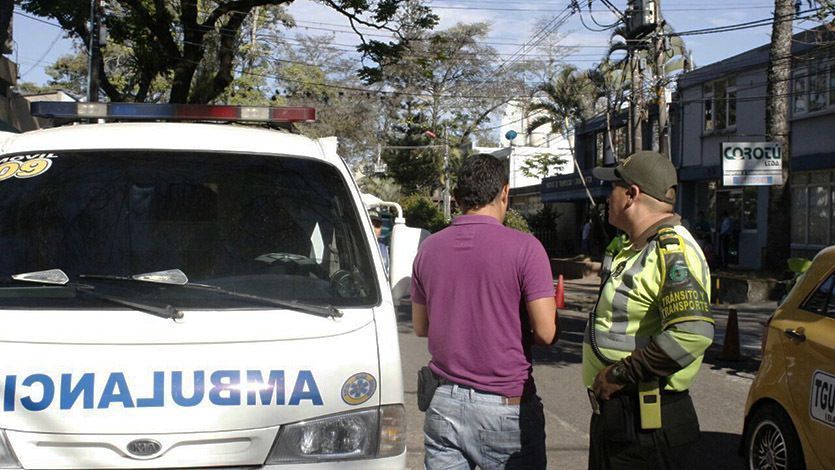Inician operativos contra las ambulancias mal estacionadas y que se exceden en el ruido Inician operativos contra las ambulancias mal estacionadas y que se exceden en el ruido