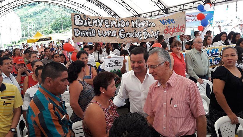Ministro David Luna anunció la entrega de 19 mil computadores para los estudiantes de Ibagué Ministro David Luna anunció la entrega de 19 mil computadores para los estudiantes de Ibagué