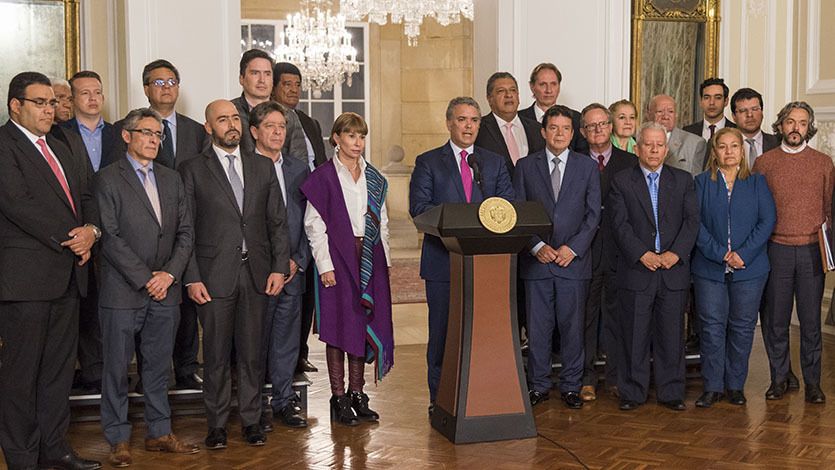 Gobierno y sindicatos logran acuerdo: salario mínimo de 2019 quedó en $828.166 Gobierno y sindicatos logran acuerdo: salario mínimo de 2019 quedó en $828.166