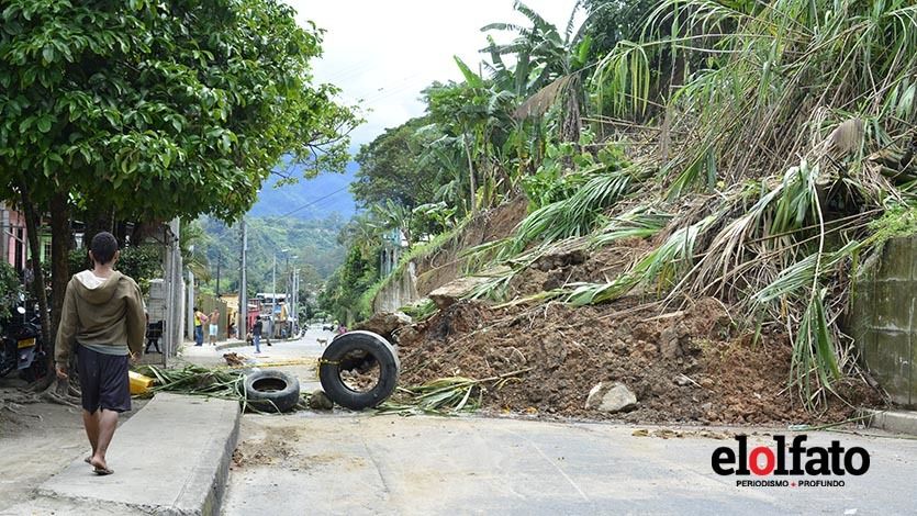 Vía entre la Terminal de Transporte y el sur de Ibagué se encuentra cerrada Vía entre la Terminal de Transporte y el sur de Ibagué se encuentra cerrada