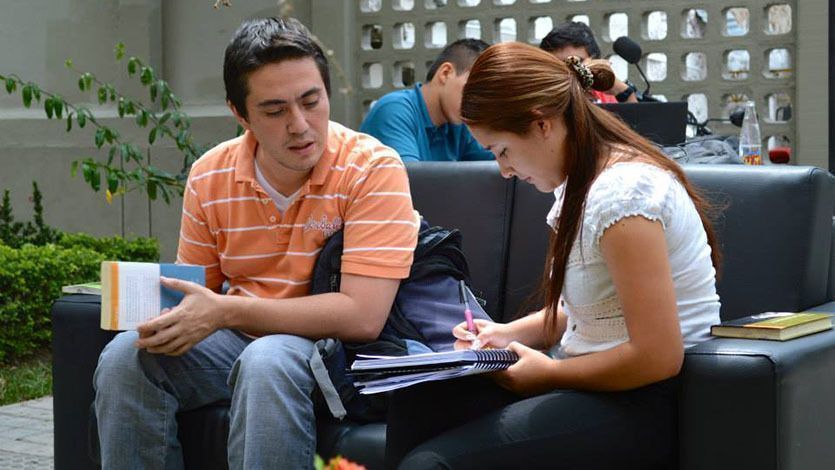 Colombianos podrán acceder a diplomados y cursos certificados internacionalmente Colombianos podrán acceder a diplomados y cursos certificados internacionalmente