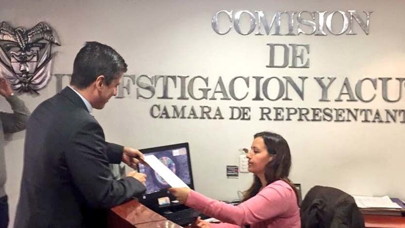 Ricardo Ferro solicitó a Comisión de Acusaciones investigar interceptaciones a Álvaro Uribe Vélez Ricardo Ferro solicitó a Comisión de Acusaciones investigar interceptaciones a Álvaro Uribe Vélez