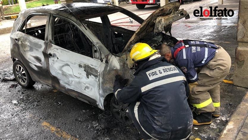 Vehículo se incendió en conjunto residencial de Ibagué