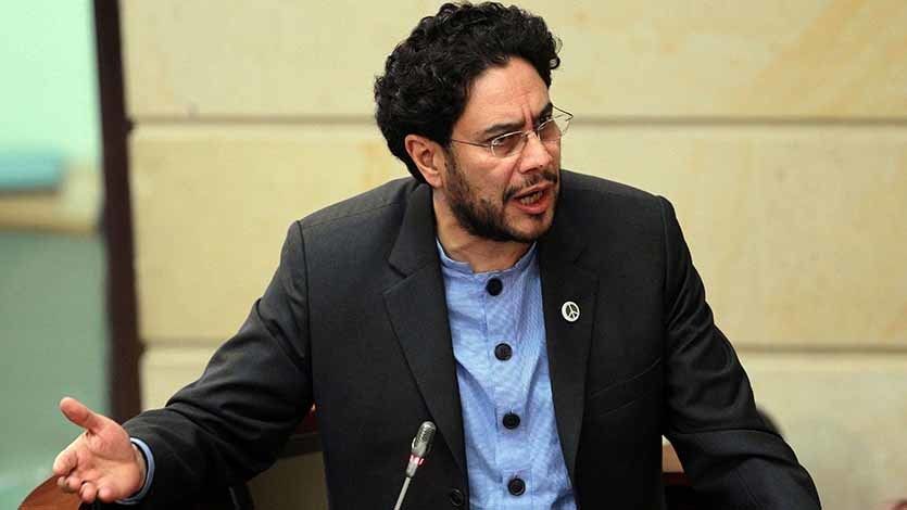 Cepeda anuncia acciones legales contra Tomas y Jerónimo Uribe por campaña difamatoria