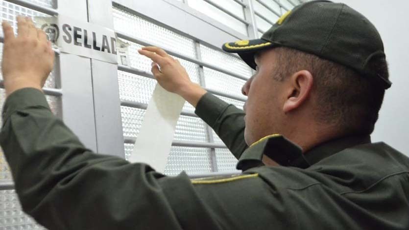 Dos establecimientos comerciales que invadían espacio público fueron sellados temporalmente Dos establecimientos comerciales que invadían espacio público fueron sellados temporalmente