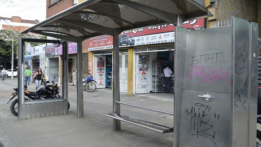 Vándalos han destruido más de 10 paraderos de buses de Ibagué Vándalos han destruido más de 10 paraderos de buses de Ibagué