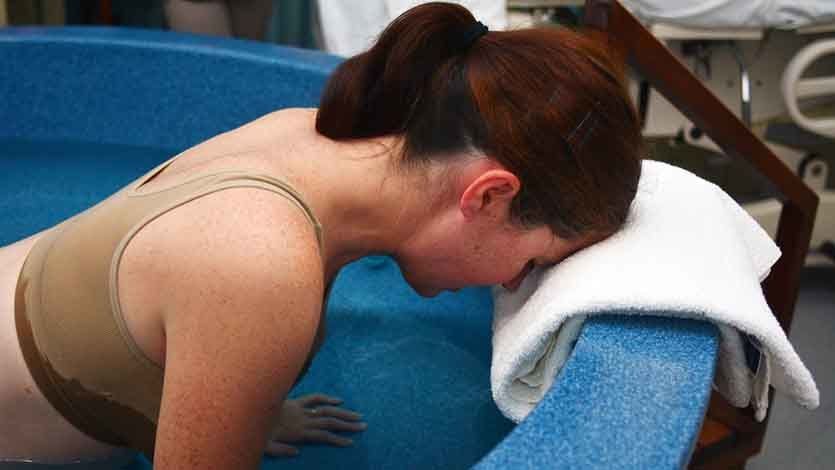 ¿Sabe cuáles son los beneficios de un parto en el agua? Aquí se los contamos ¿Sabe cuáles son los beneficios de un parto en el agua? Aquí se los contamos