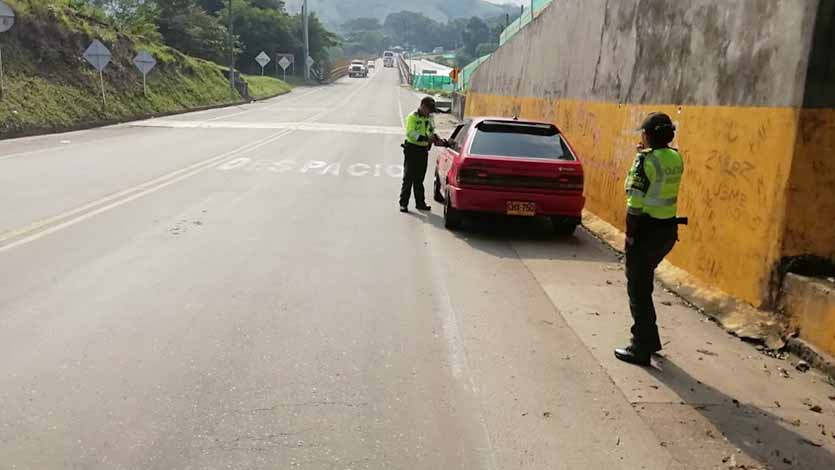 Policía fija dos puestos de control en el puente de la variante para prevenir más muertes en el sector Policía fija dos puestos de control en el puente de la variante para prevenir más muertes en el sector